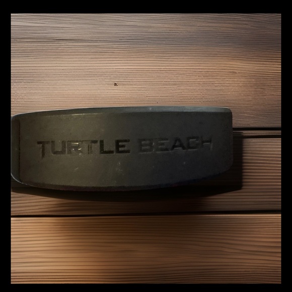 Black On-Ear Headphones - Picture 3 of 8